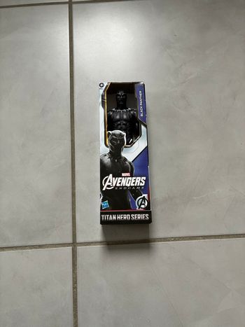 Figurine Black Panther neuve dans l’emballage