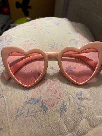 Lunettes en forme de cœur rose bonbon