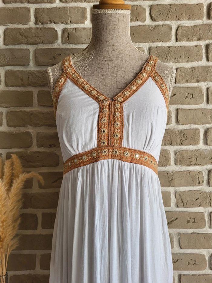 Robe neuve hippie chic bohème blanche avec broderies - Fashion Labelle - photo numéro 2