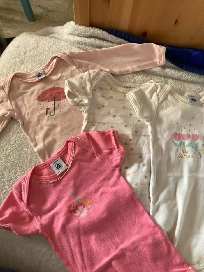 Lot de quatre body petits bateaux, 9 mois