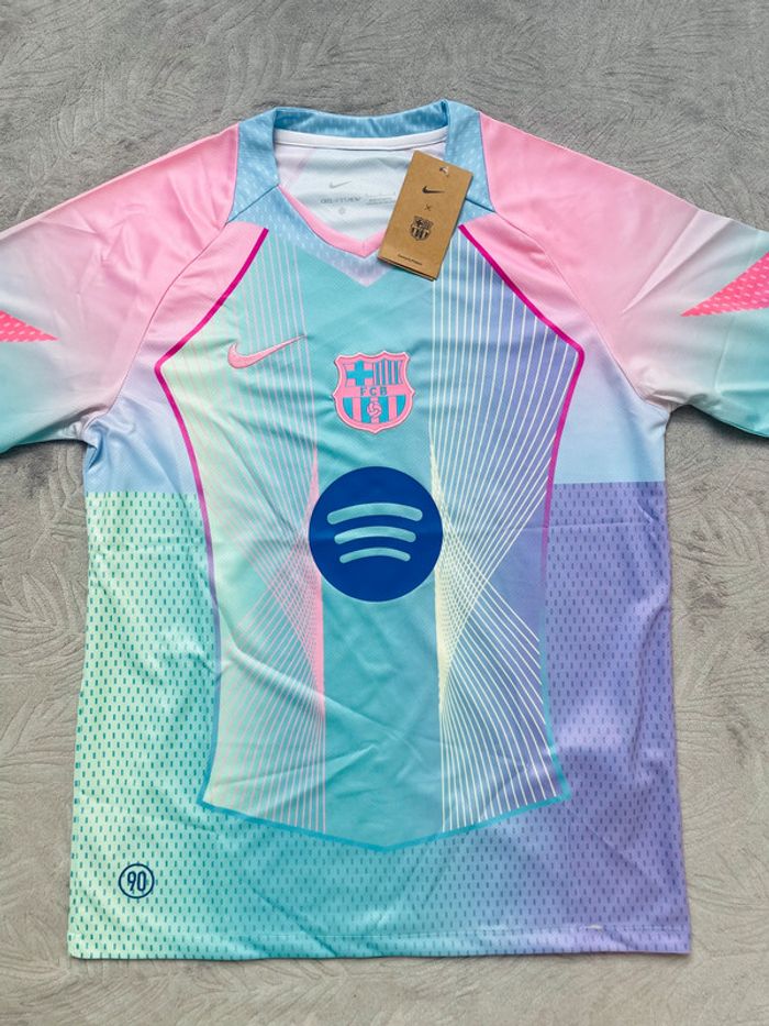 Maillot concept foot Barça rose bleu taille M