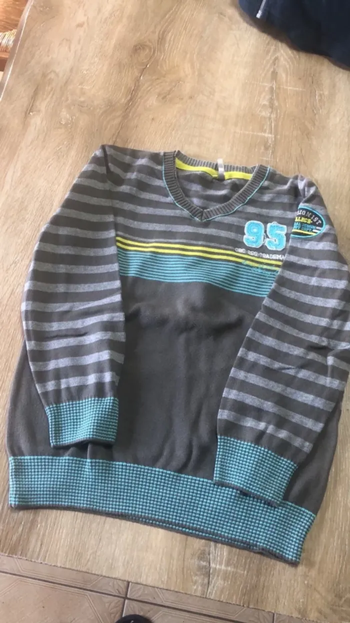 Pull gris