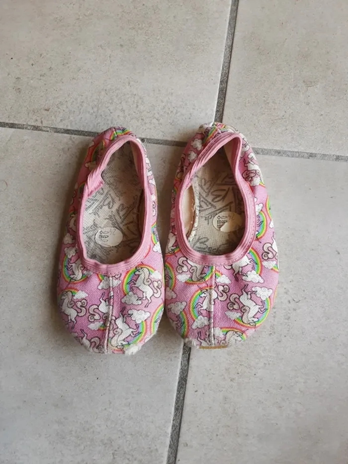 Chaussons sport gym licorne arc-en-ciel P. 24