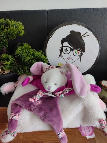 Doudou et compagnie plat Cerise lapin blanc rose prune Blanc Violet Fleur Dc2703