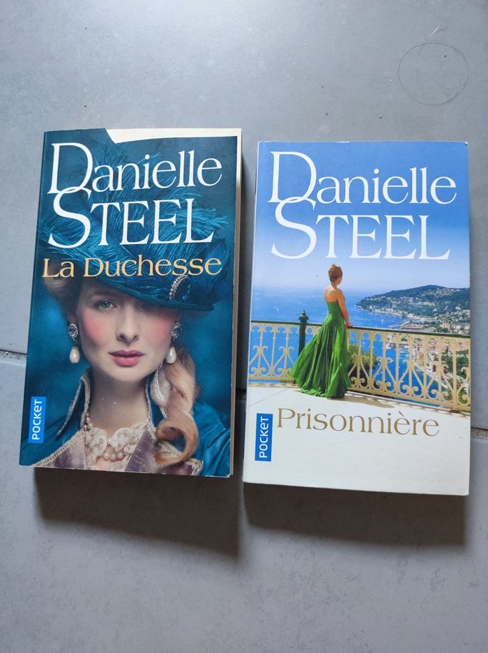2 livres Danielle Steel