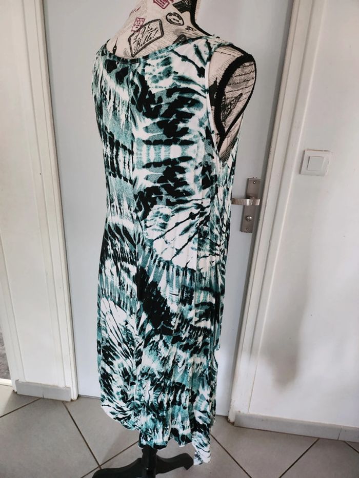 Superbe Robe Fluide épaules dentellées de marque Comeng et de taille 38-40 - photo numéro 5