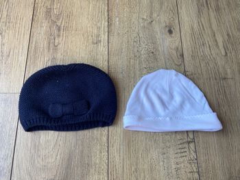Lot de deux bonnets jacadi