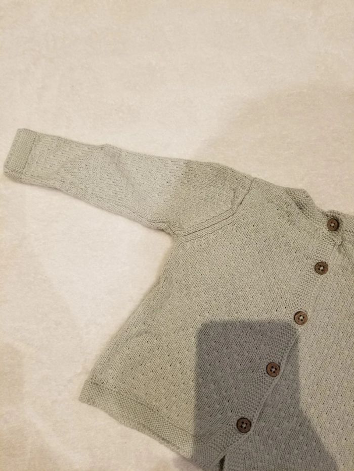 Lot de 2 gilets en maille Kiabi - jumixtes taille 3 mois - photo numéro 8