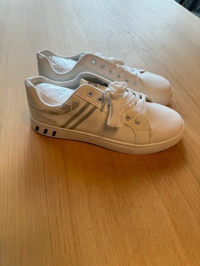 Baskets blanches décontractées taille 41