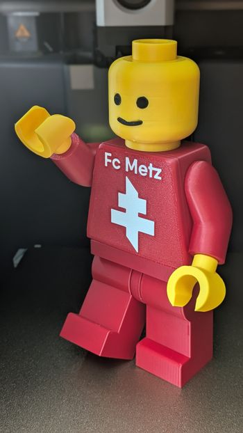 Figurine FC Metz – Style supporter football ⚪🔴 (20cm)