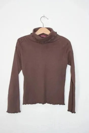 Sous pull chocolat marque NKY de chez Kiabi taille 8 ans