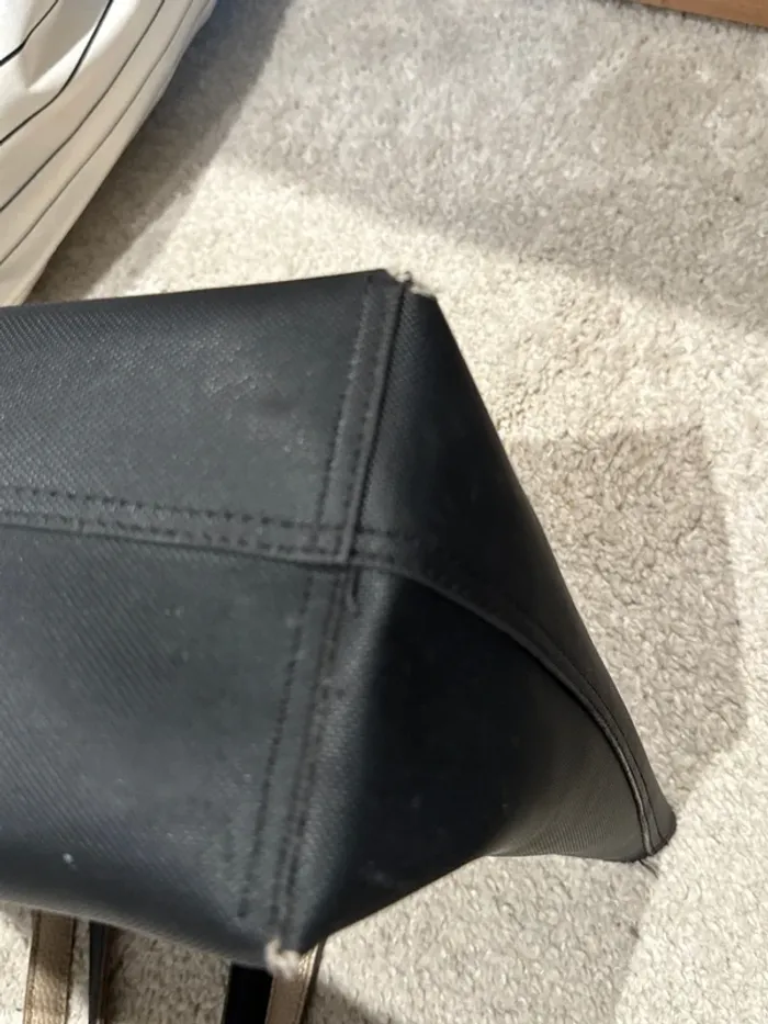 Joli sac pour la rentrée  Lacoste réversible avec pochette assortie beige - photo numéro 10