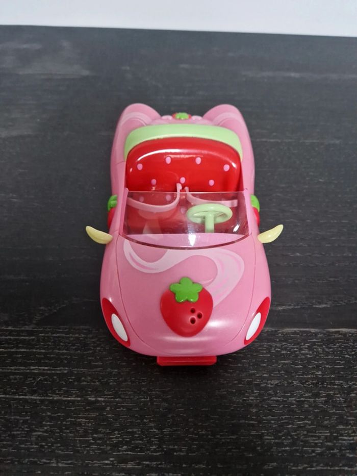 Charlotte aux fraises et sa voiture - photo numéro 8