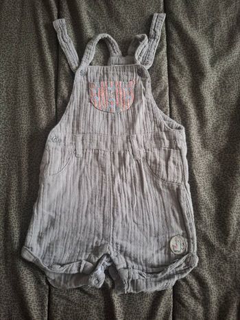 Jolie salopette fille taille 12mois. Très bon état. Marque la compagnie des petits