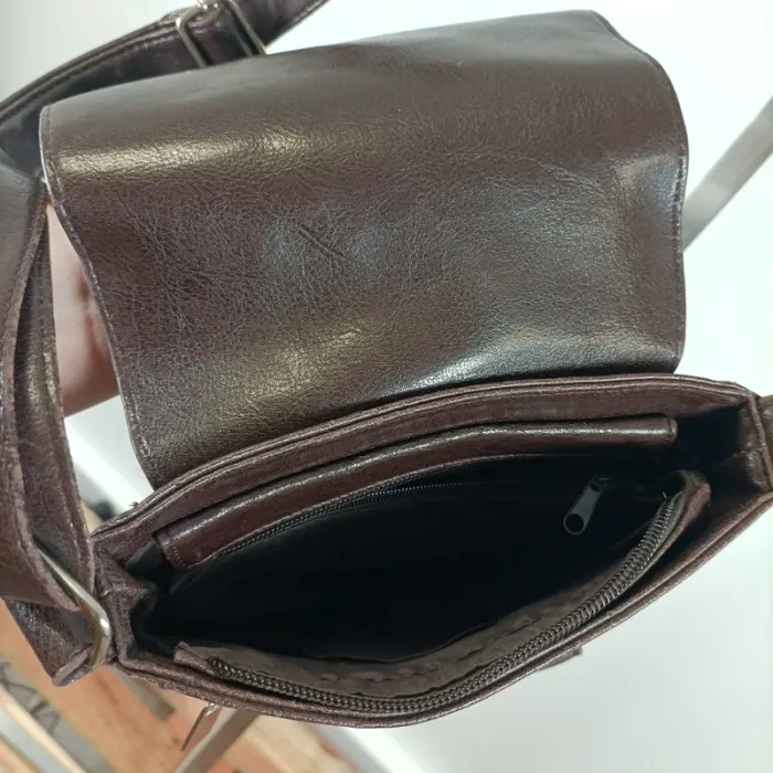 Sac besace marron chocolat effet cuir à rabat pression et bandoulière réglable S040 - photo numéro 9