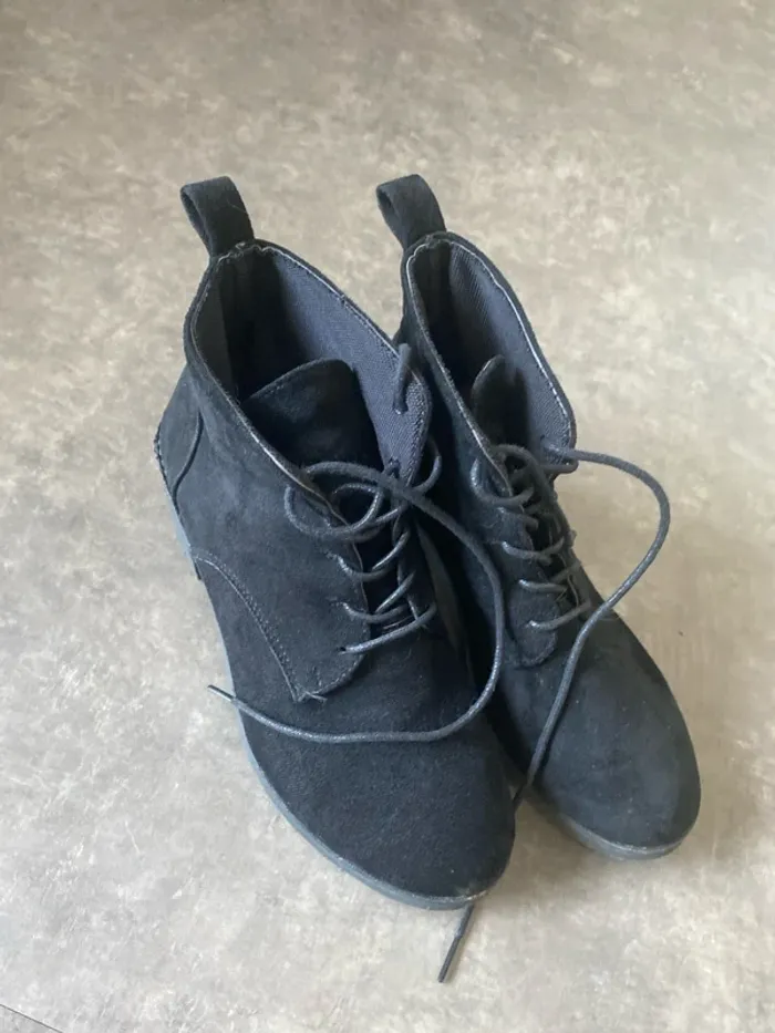 Chaussure lacet à talon en très bon état - photo numéro 2