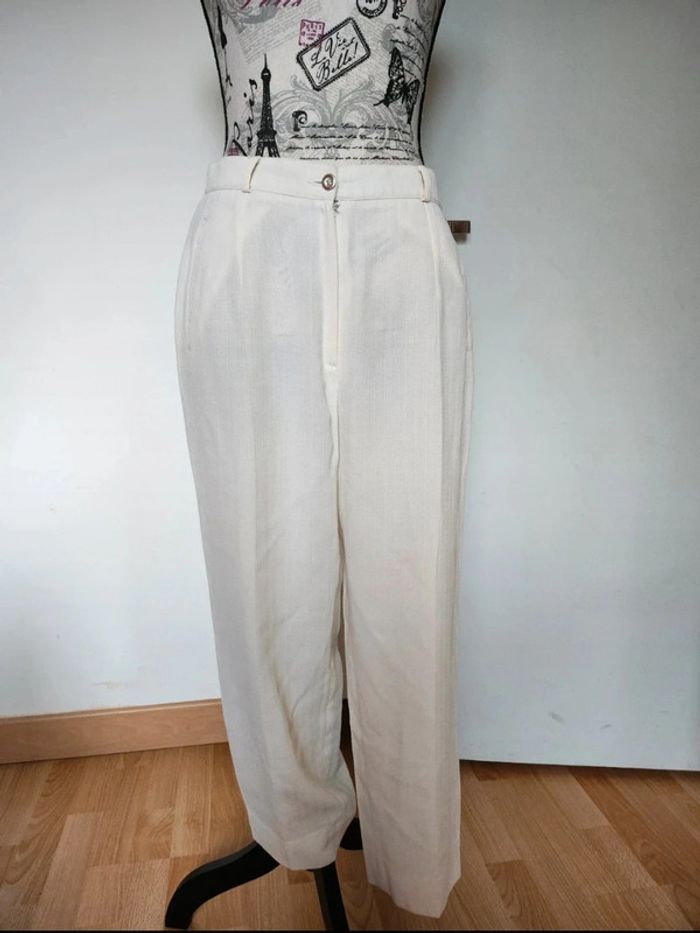 Magnifique Pantalon tailleur de couleur Crème taille 42 et de marque Gregory Pat