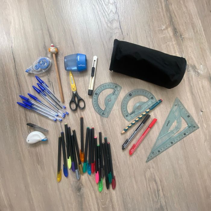 Lot de fournitures scolaires