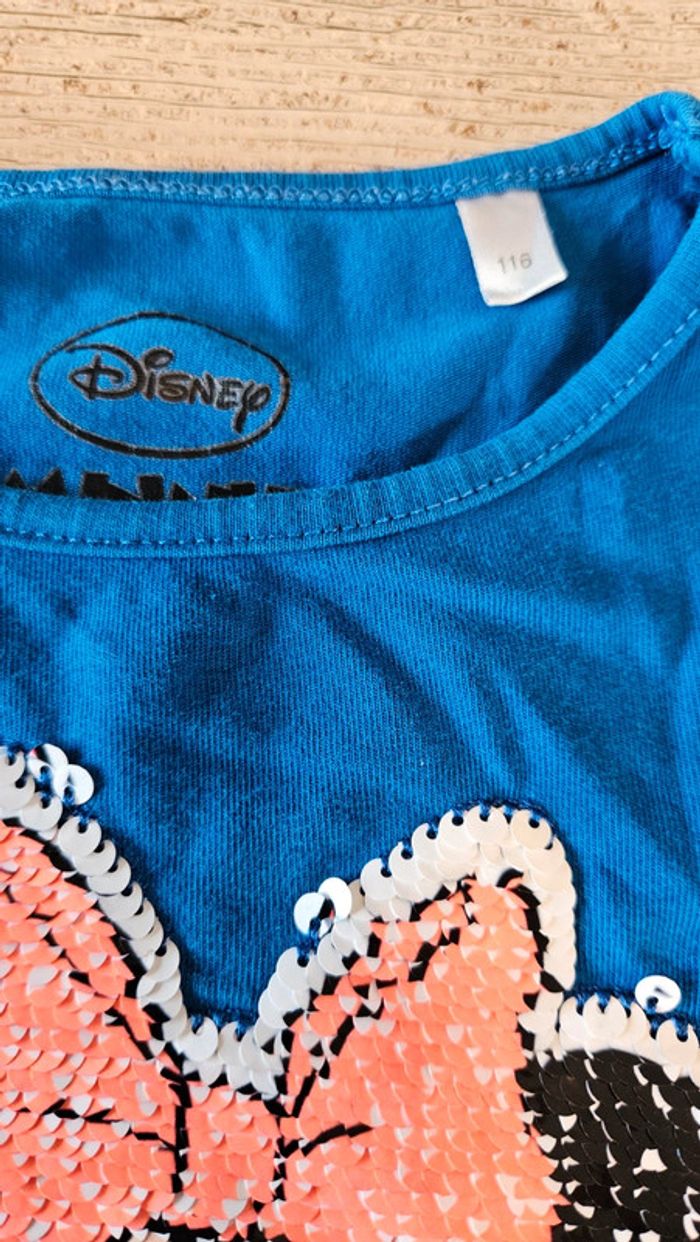T shirt bleu électrique à manches courtes, Disney, Minnie en sequins, taille 116/ 6ans - photo numéro 5