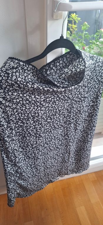 jupe femme Cache Cache de couleur noire aux motifs floraux