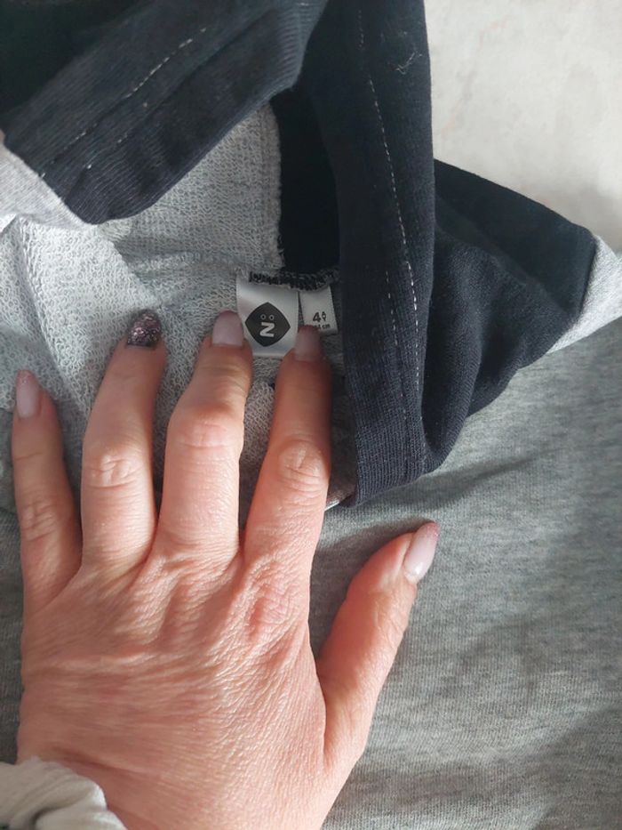 Sweat a capuche garçon 4 ans - photo numéro 5