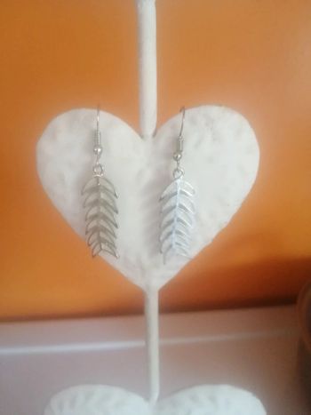 🎄Boucles d'oreilles feuilles email blanc Idéal pour un cadeau de noël 🌲