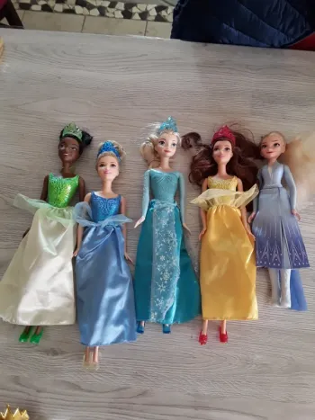 Lot poupées princesses Disney