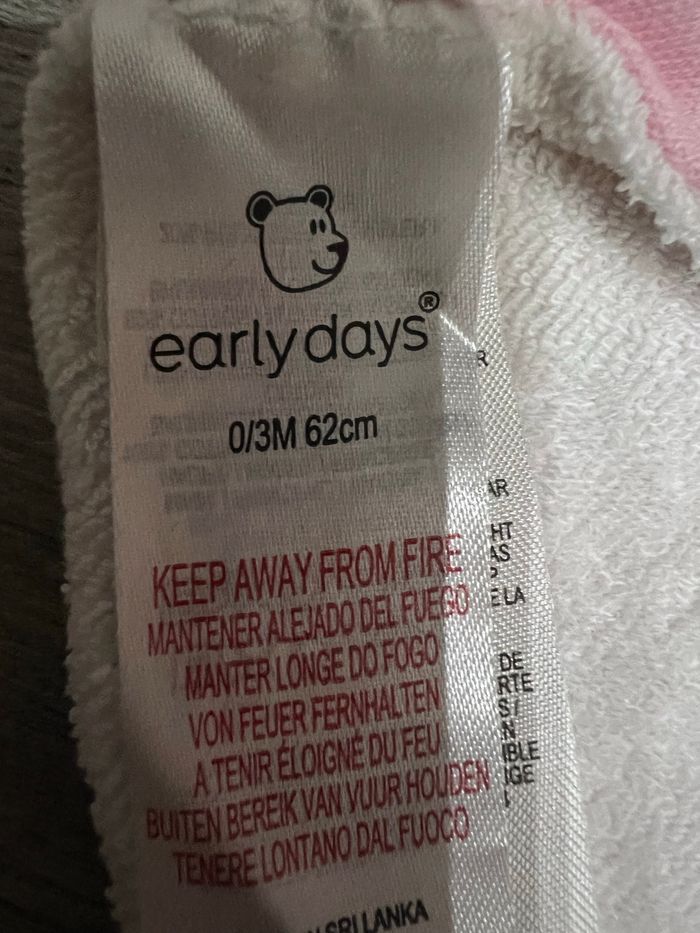 Lot de bonnet avec petit bavoir - photo numéro 2