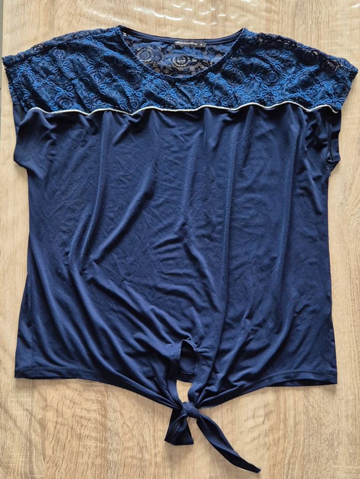 Top Bleu Marine et Dentelle - Noué sur le Devant - Taille XL
