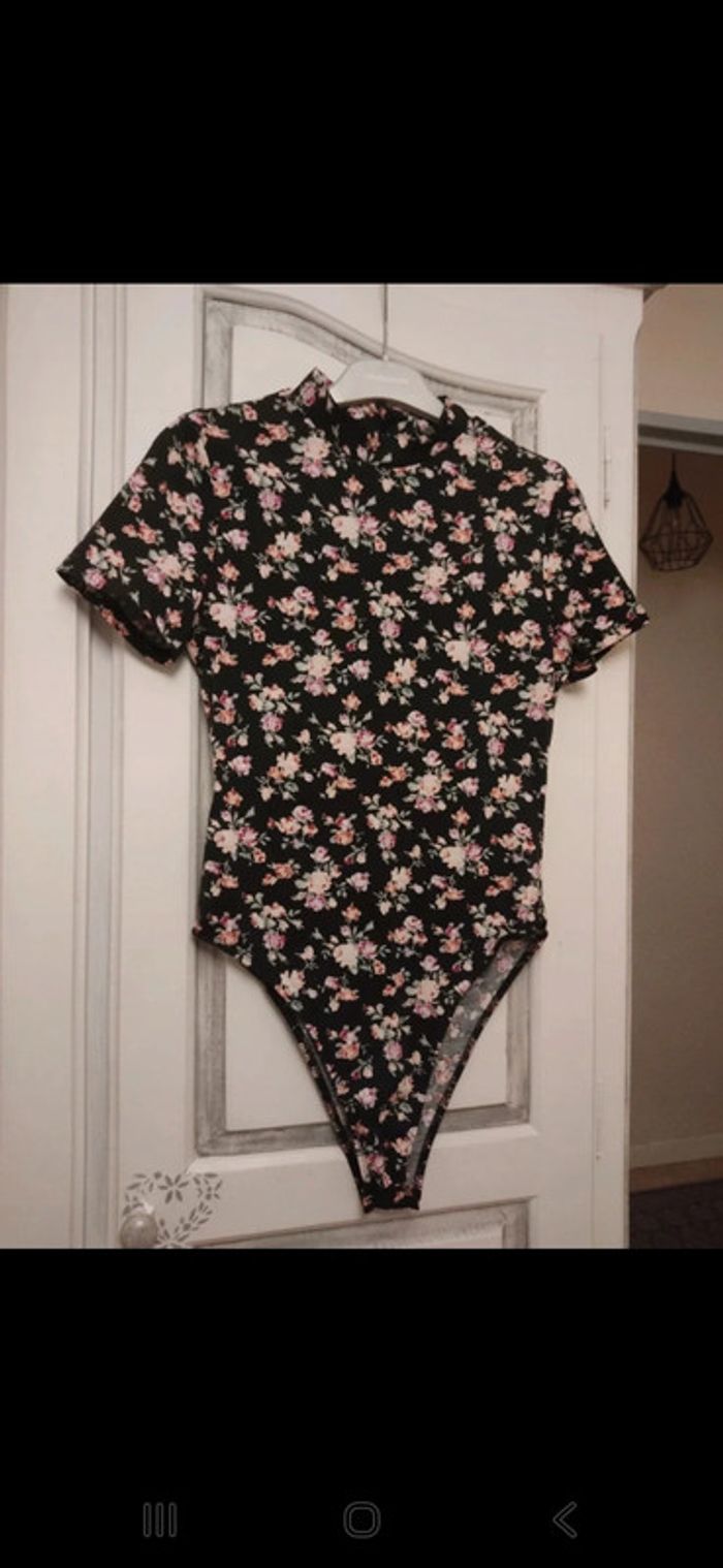 Body femme fleur 38