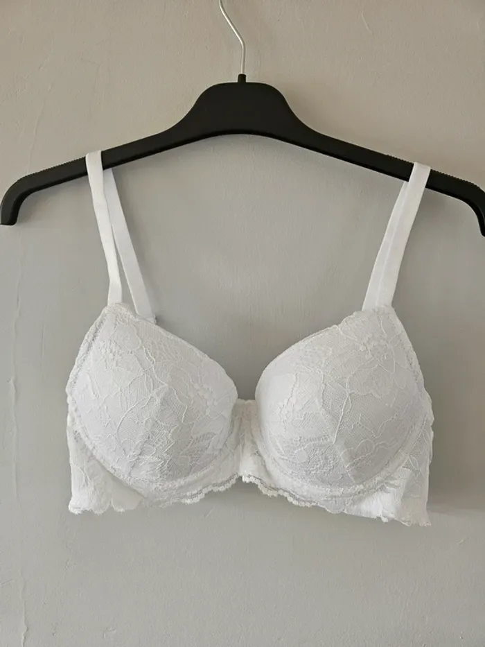 Soutien-gorge - photo numéro 2