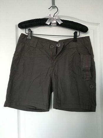 Joli short léger marron foncé T38 NEUF