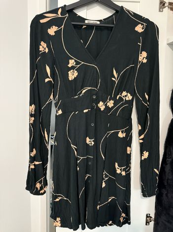 Robe billabong taille XS noir et fleurs