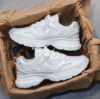 Basket blanche sport taille 43 neuf
