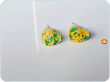 Boucles d’oreilles cœur fleuri texturé – esprit romantique
