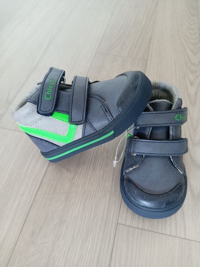 Chaussures bébé garçon neuves Chicco bleu marine et vert - photo numéro 1