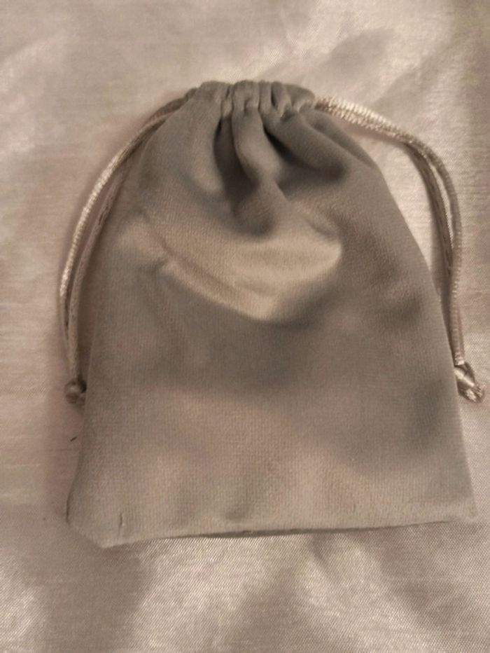 Collier Bola de Grossesse + pochette en satin - photo numéro 4