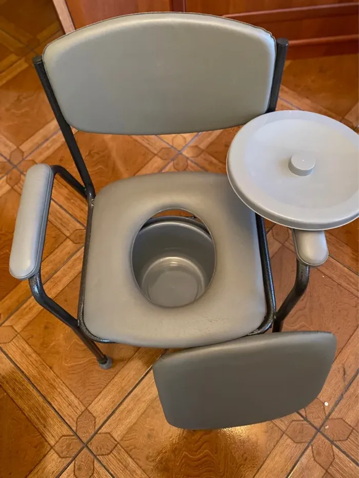 Silla con inodoro sin estrenar