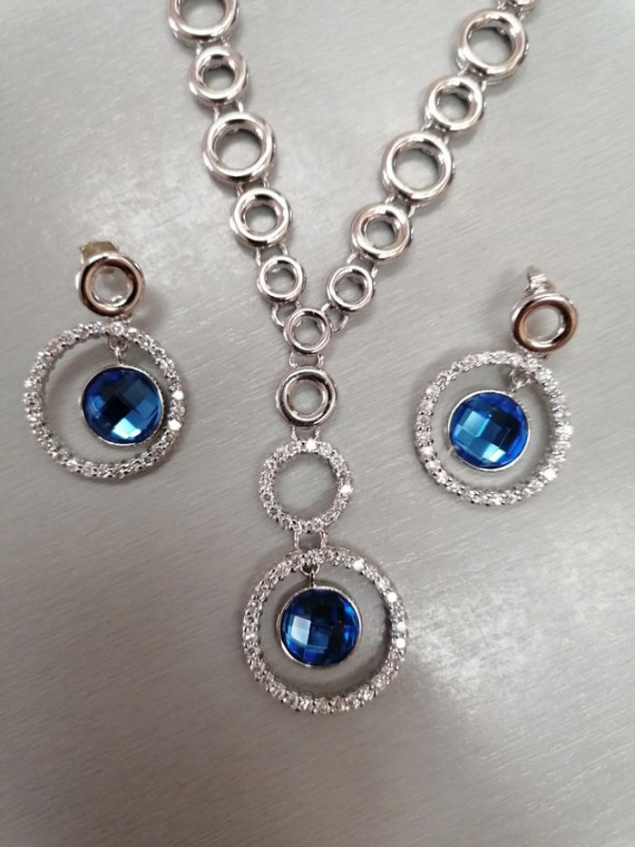 Parrure neuve, collier et ses boucles - photo numéro 2
