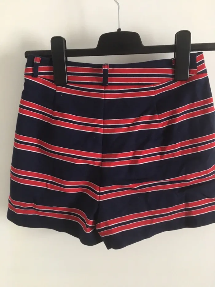 Short rayé - photo numéro 3
