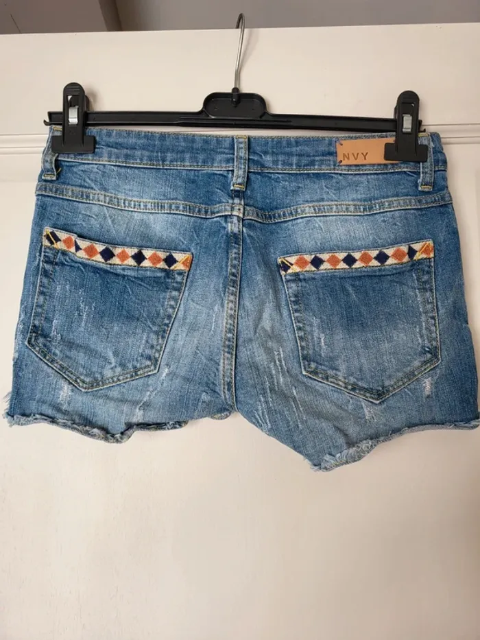 Short en jean déchiré avec broderies ethniques NVY - photo numéro 4