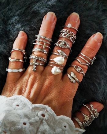 A40 lot de 23 bagues chromé argenté tendance diverses taille.neuves