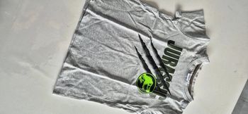 Tee shirt manches courtes jurassic world