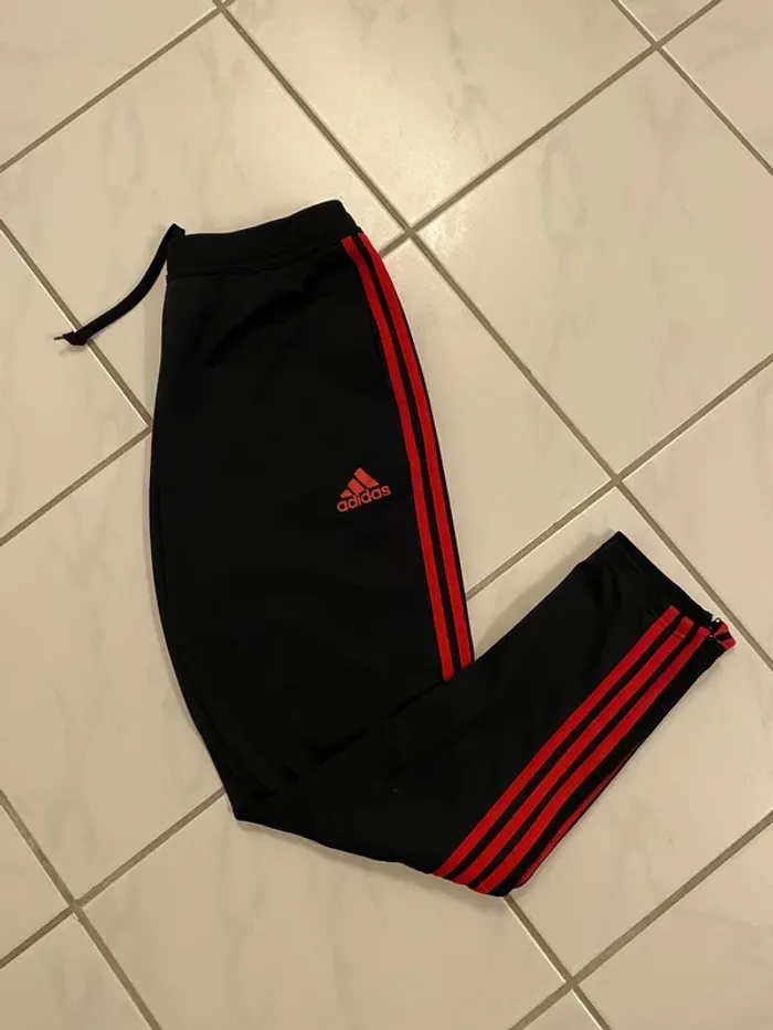 Jogging adidas Manchester United Noir & rouge Taille L Très bon état - photo numéro 2