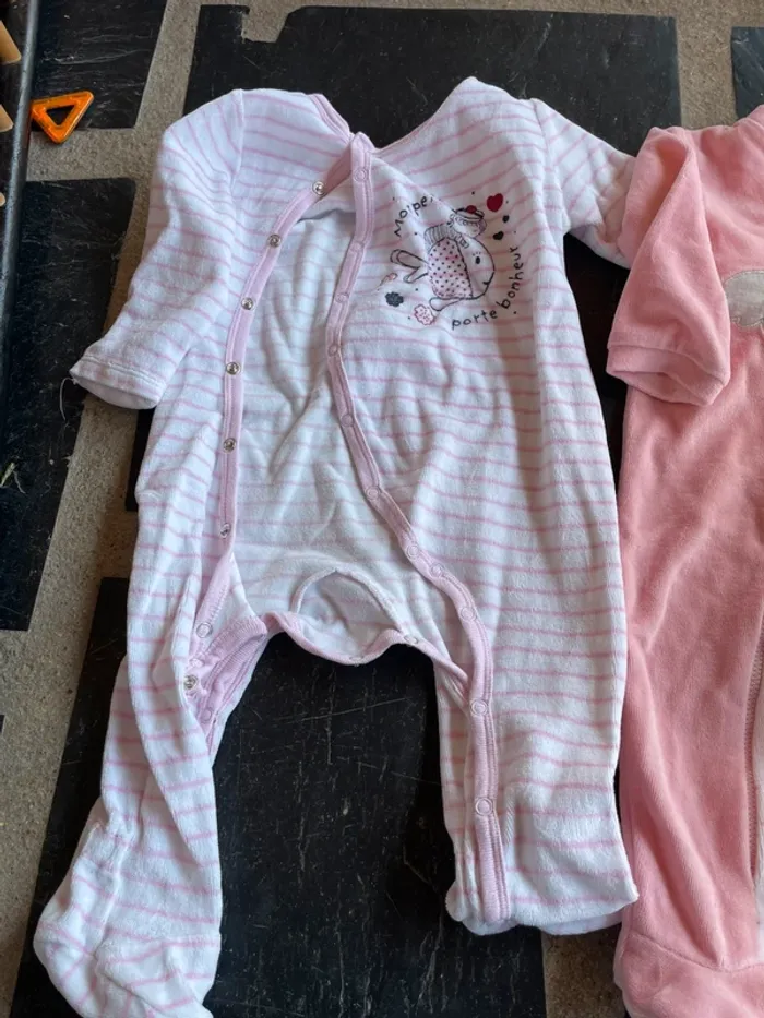 Lot 2 pyjamas 12 mois - photo numéro 2