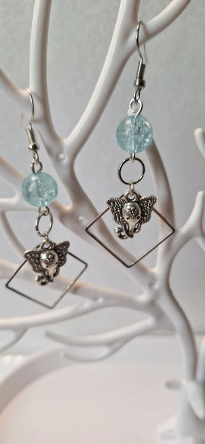 Boucles d’oreilles bleu clair, tête d'éléphant