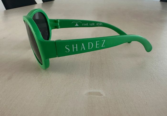 Lunette de soleil bébé verte - photo numéro 5