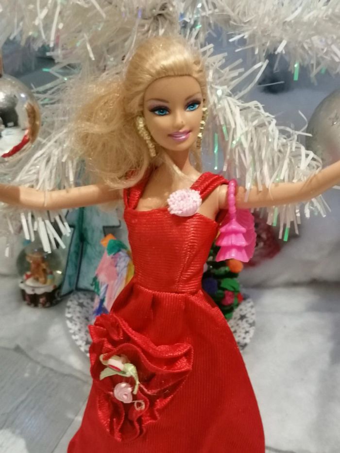 Barbie glamour chic 👧🏻 - photo numéro 2