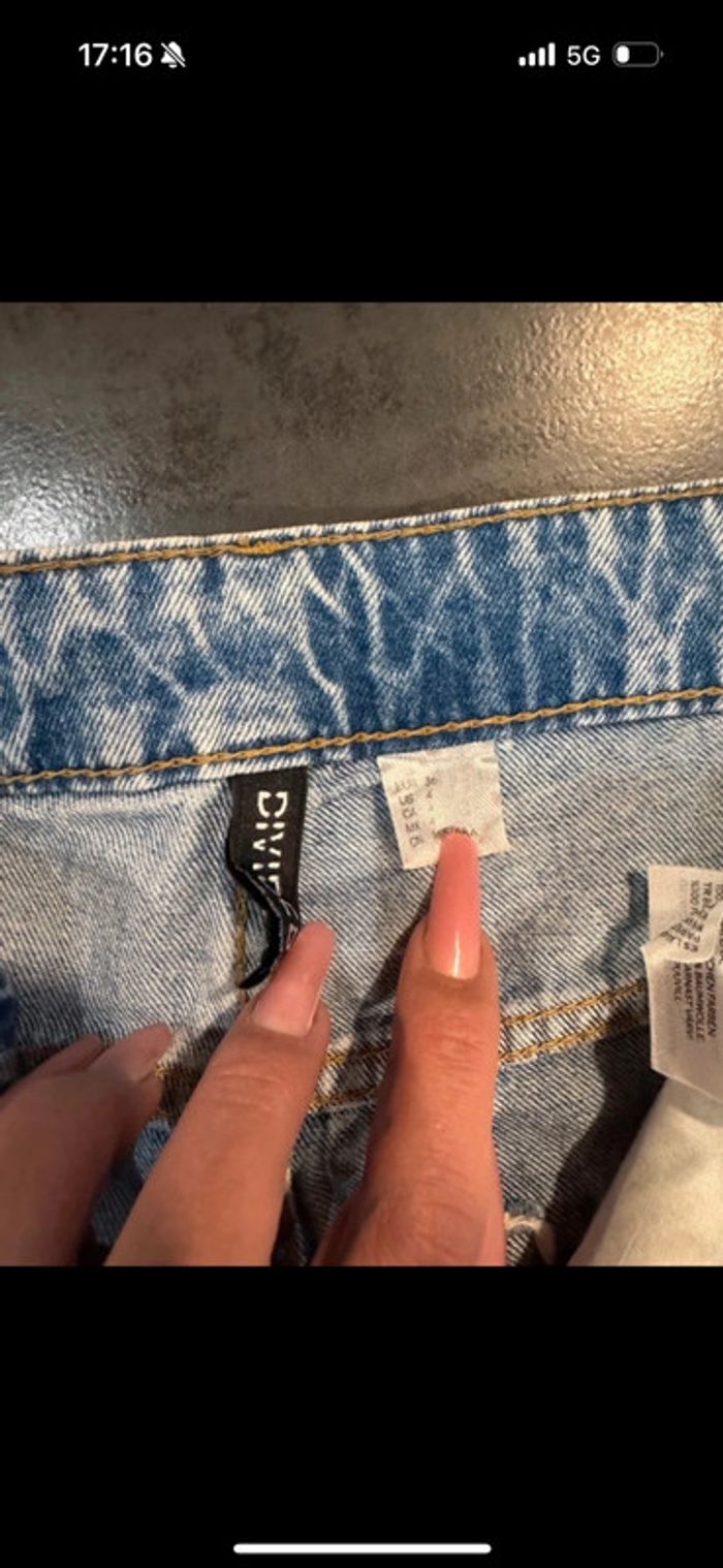 Très beau jeans à trous - photo numéro 2