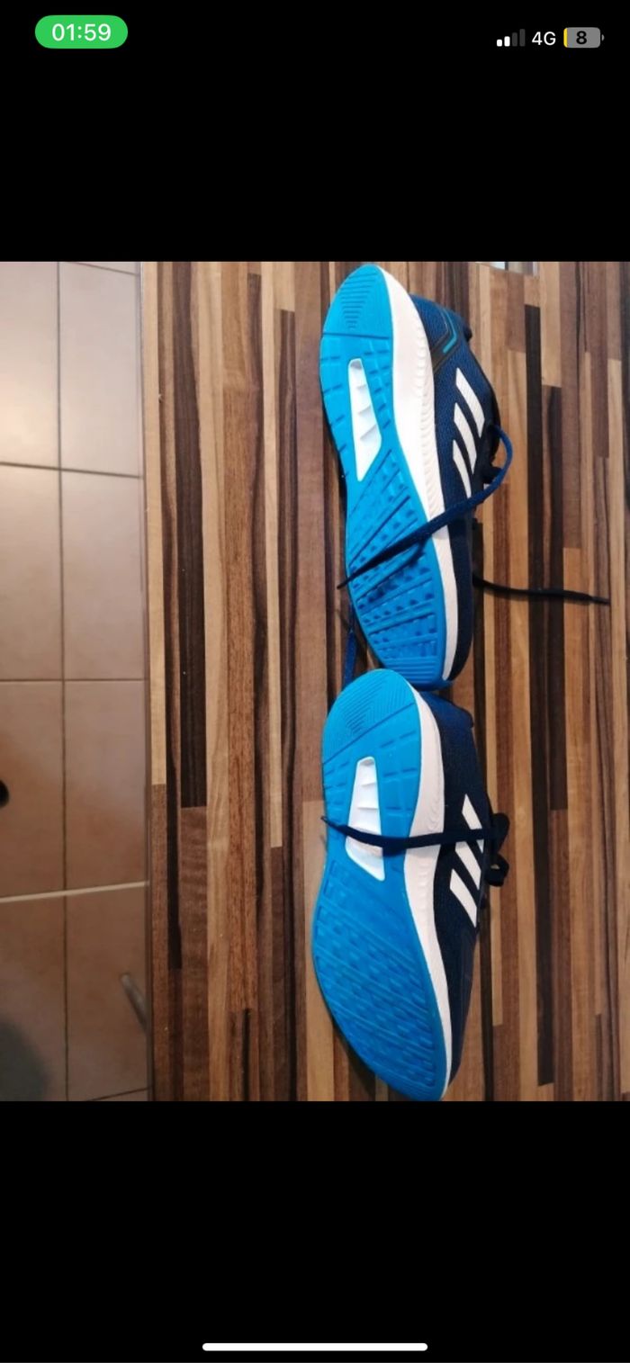 Chaussure de sport adidas